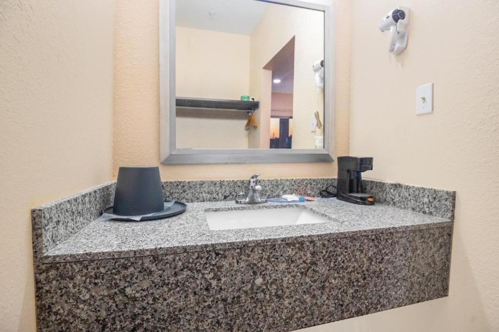 Royal Inn & Suites Adairsville Kültér fotó